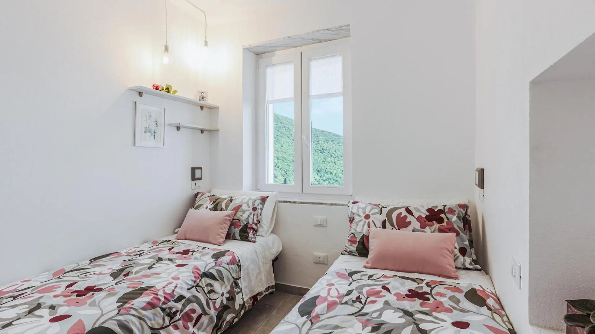 Awesome Apartment In Recco With Jacuzzi