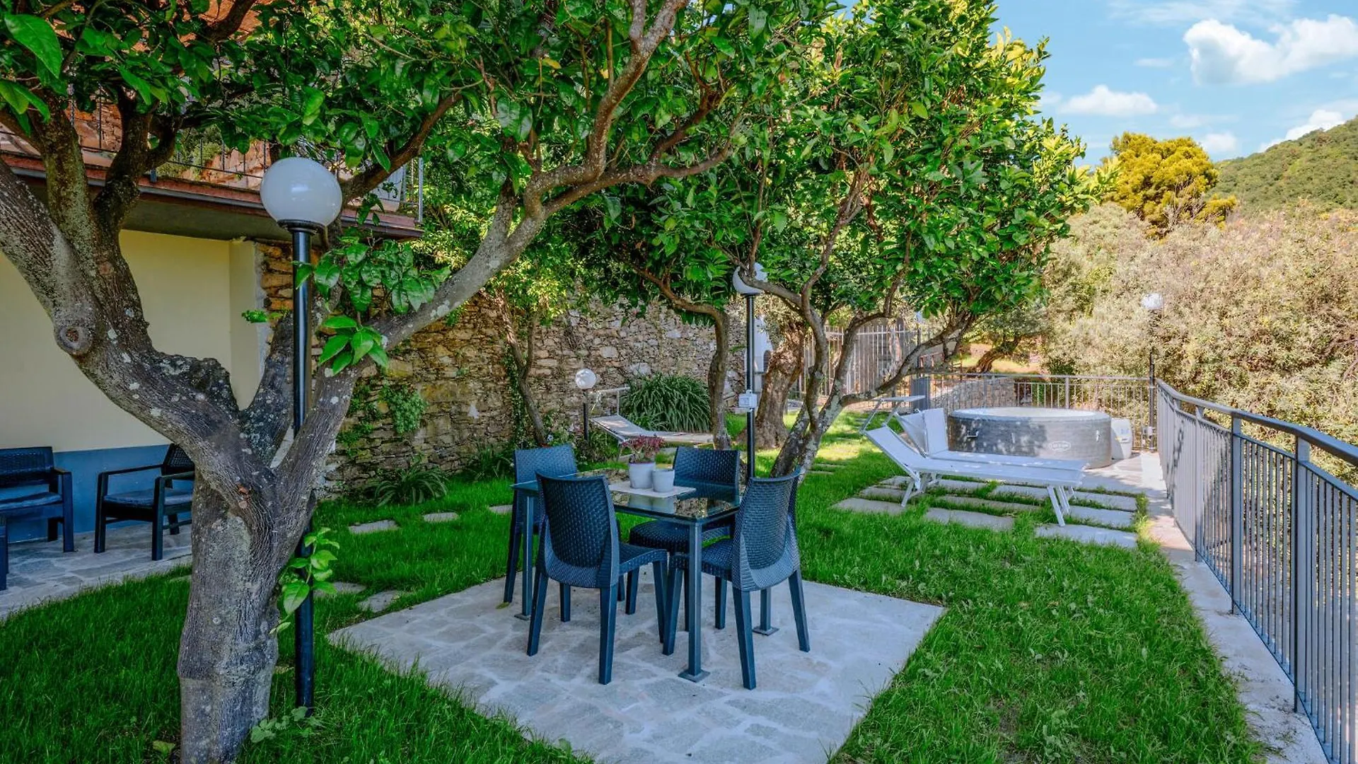 Awesome Apartment In Recco With Jacuzzi